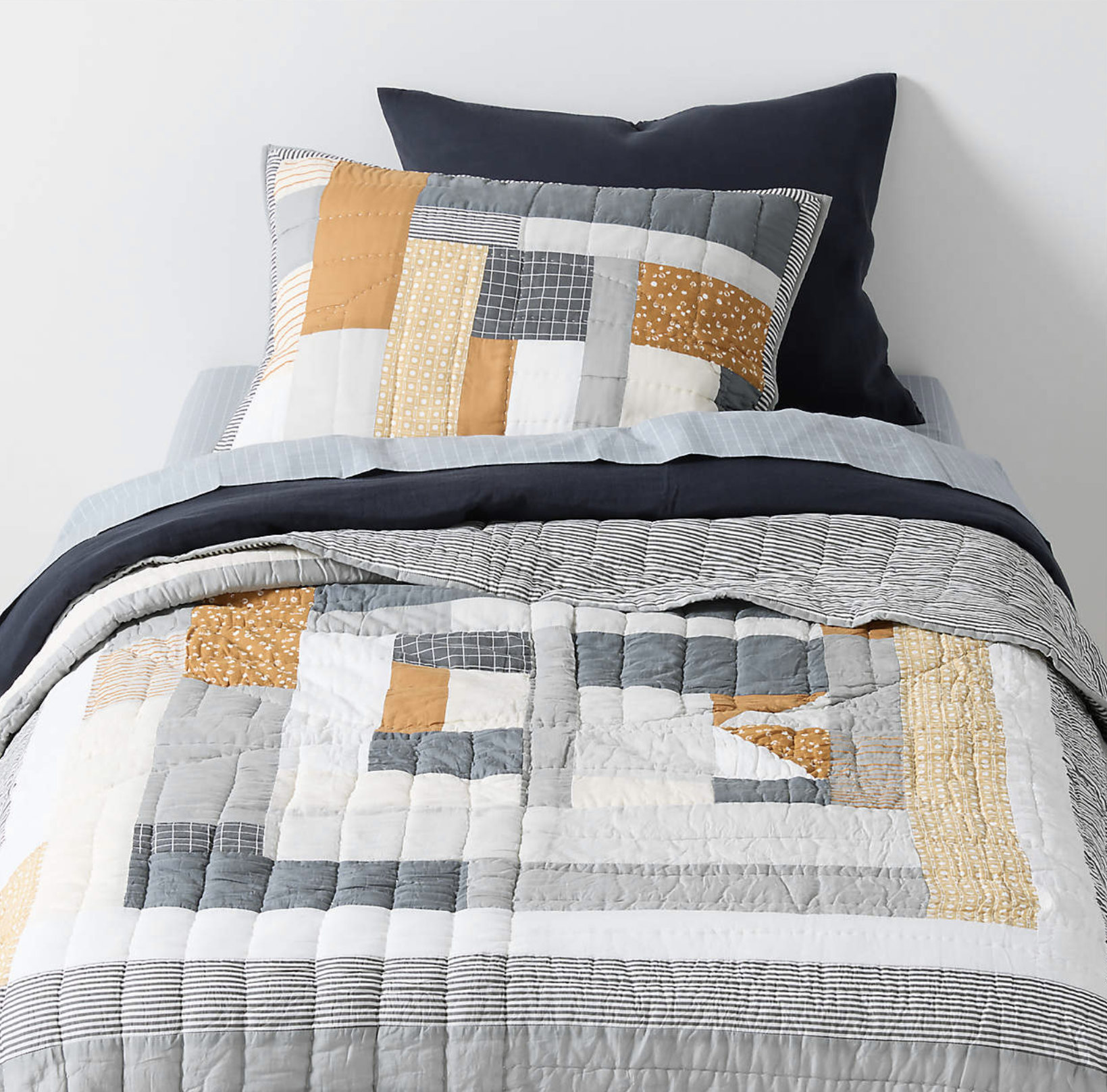 Gee's Bend Collaboration
Amir Amor Pink