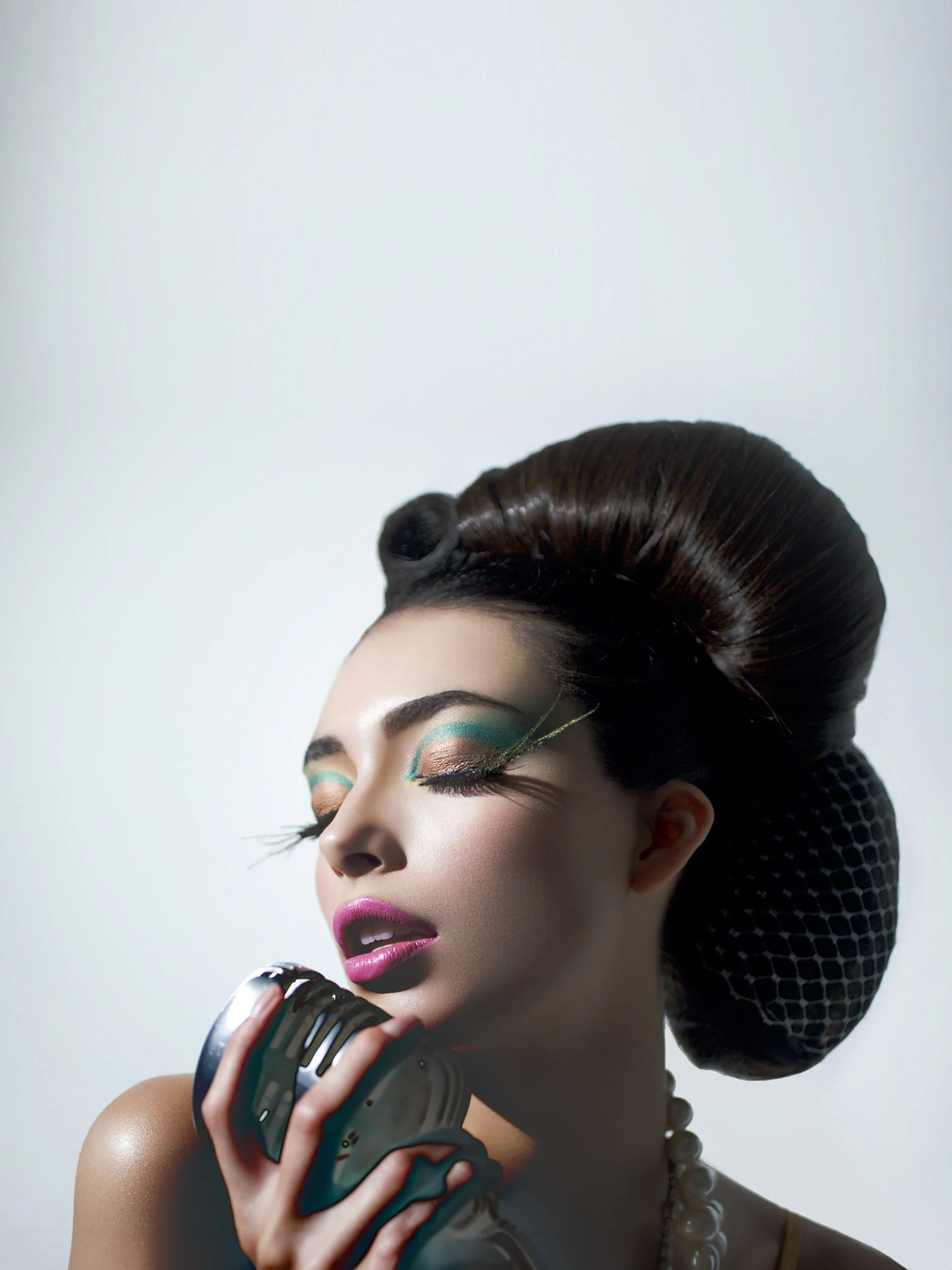 diva_crop_microphone_new_york.jpg