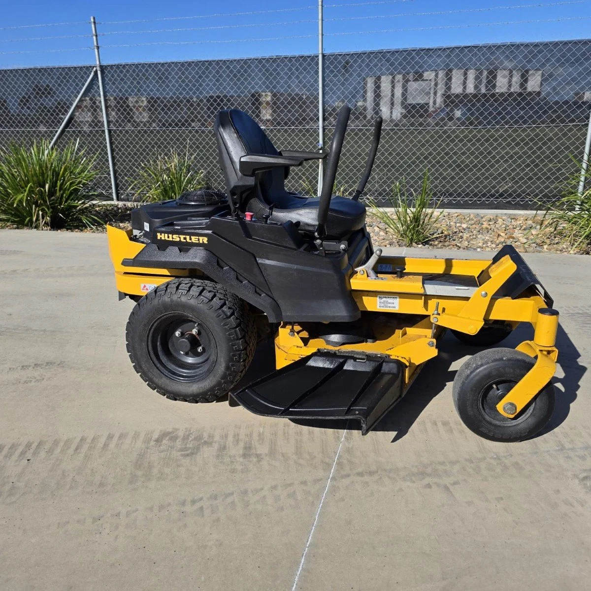 Hustler Raptor XD 42" Zero Turn Mower