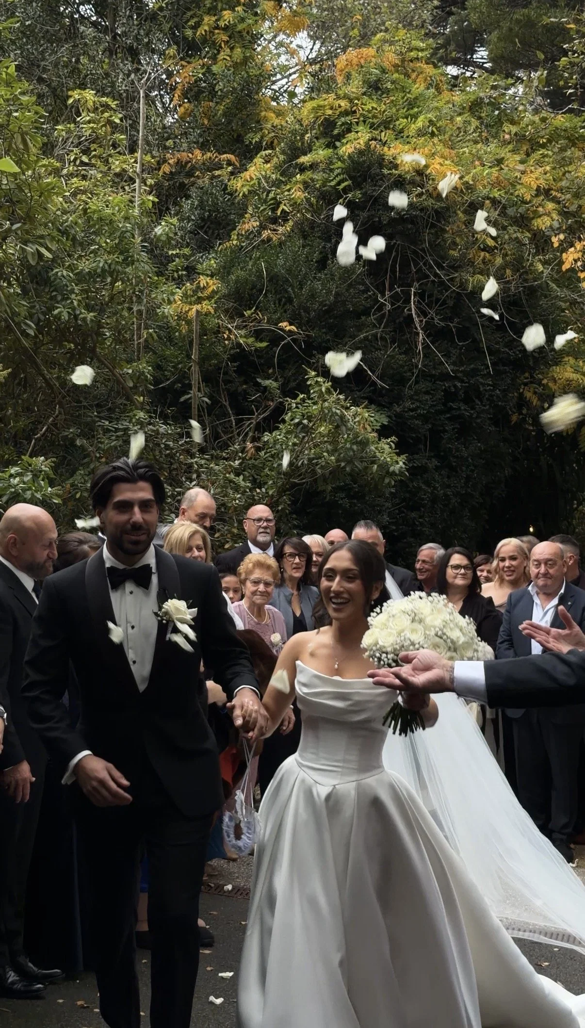 romantic-weddding-content-creator.jpg