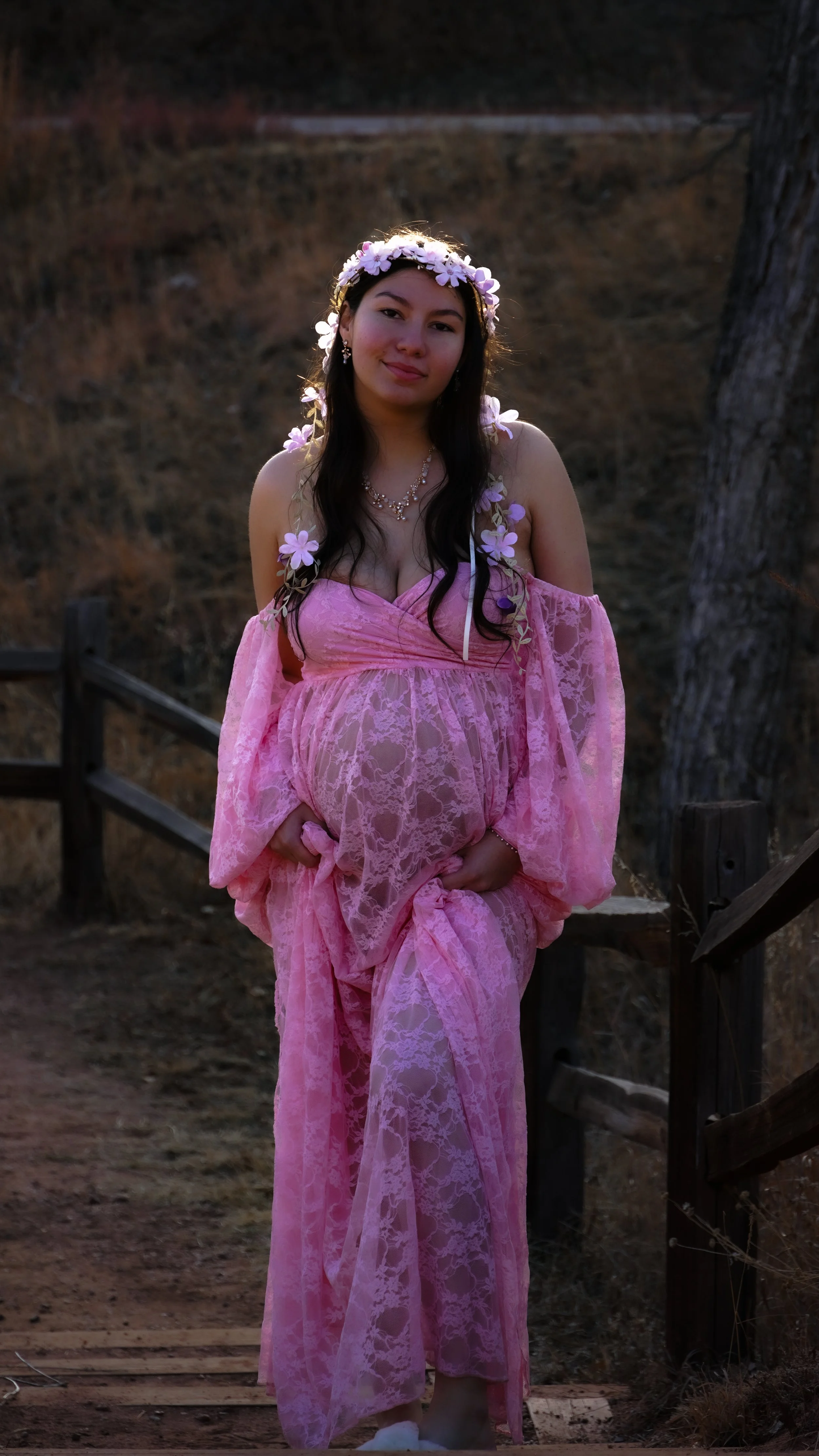 Outdoor maternity session in Colorado Springs, Colorado.