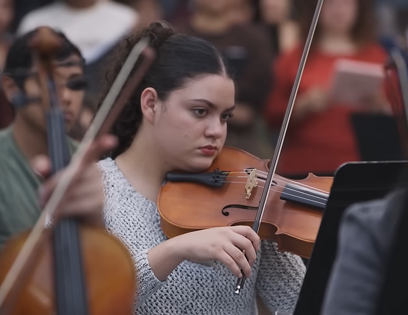 Entre claves y coros (mini serie)