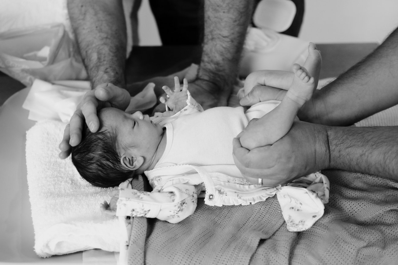 family-portraiture-fathers-newnorn-nappy-change.001.jpg