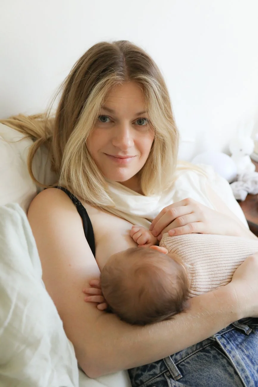 family-portraiture-mother-newborn-breast-feeding.002.jpg