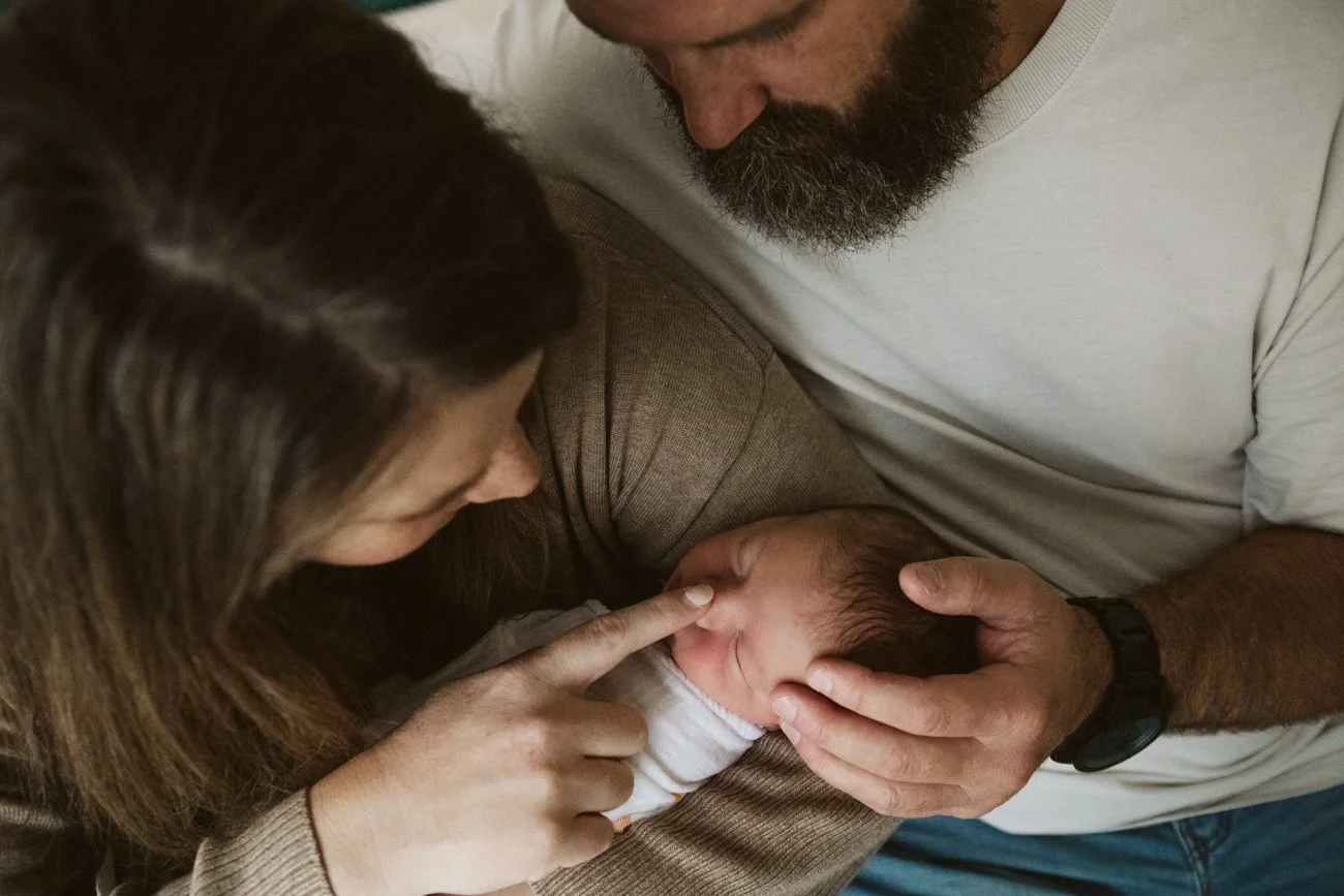 family-portraiture-father-mother-newborn.004.jpg