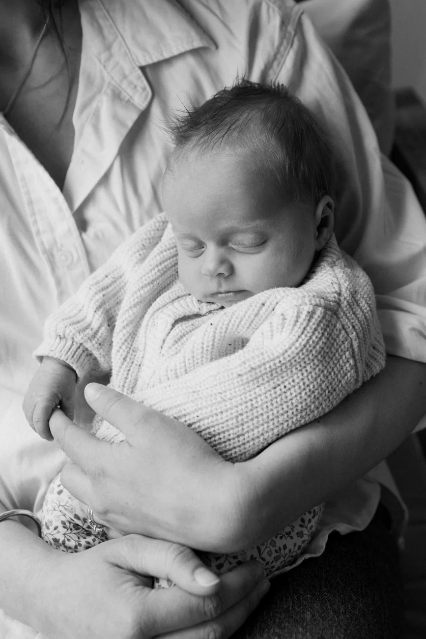 family-portraiture-mother-newborn-in-arms.001.jpg