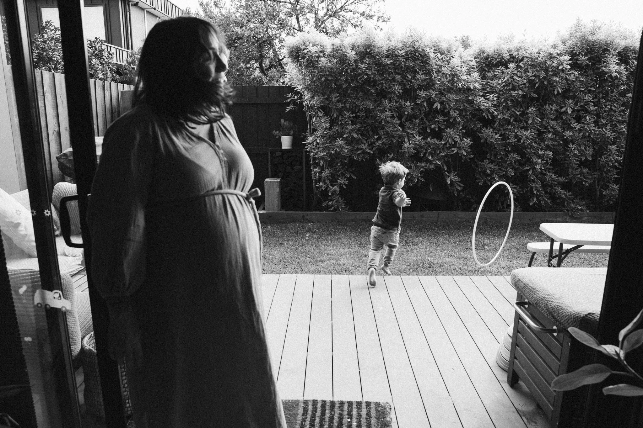 familt-portraiture-boy-with-hoola-hoop.jpg