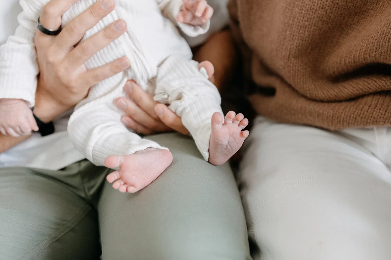 family-portraiture-newborn-feet.001.jpg