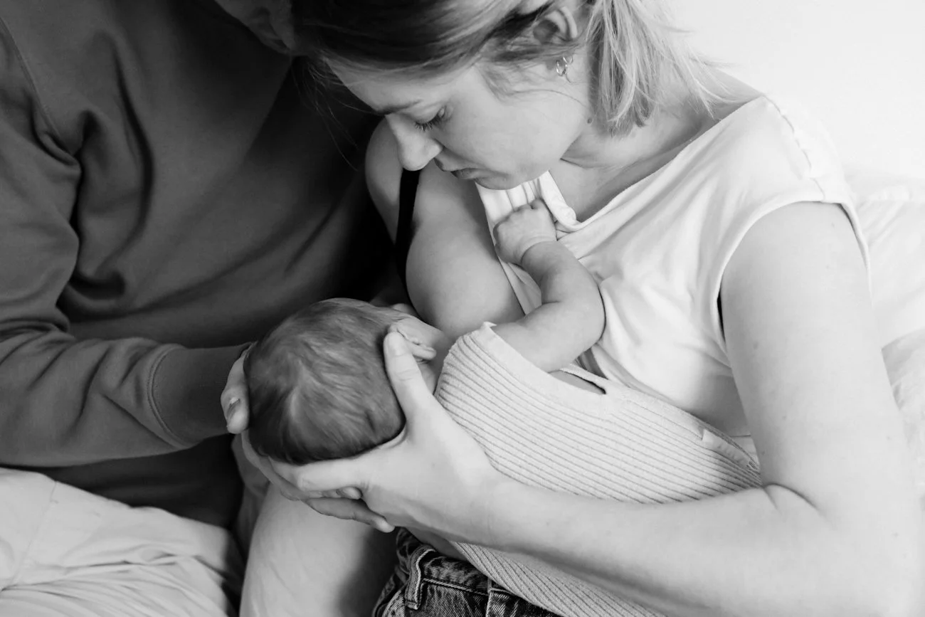 family-portraiture-newborn-breast-feeding.001.jpg
