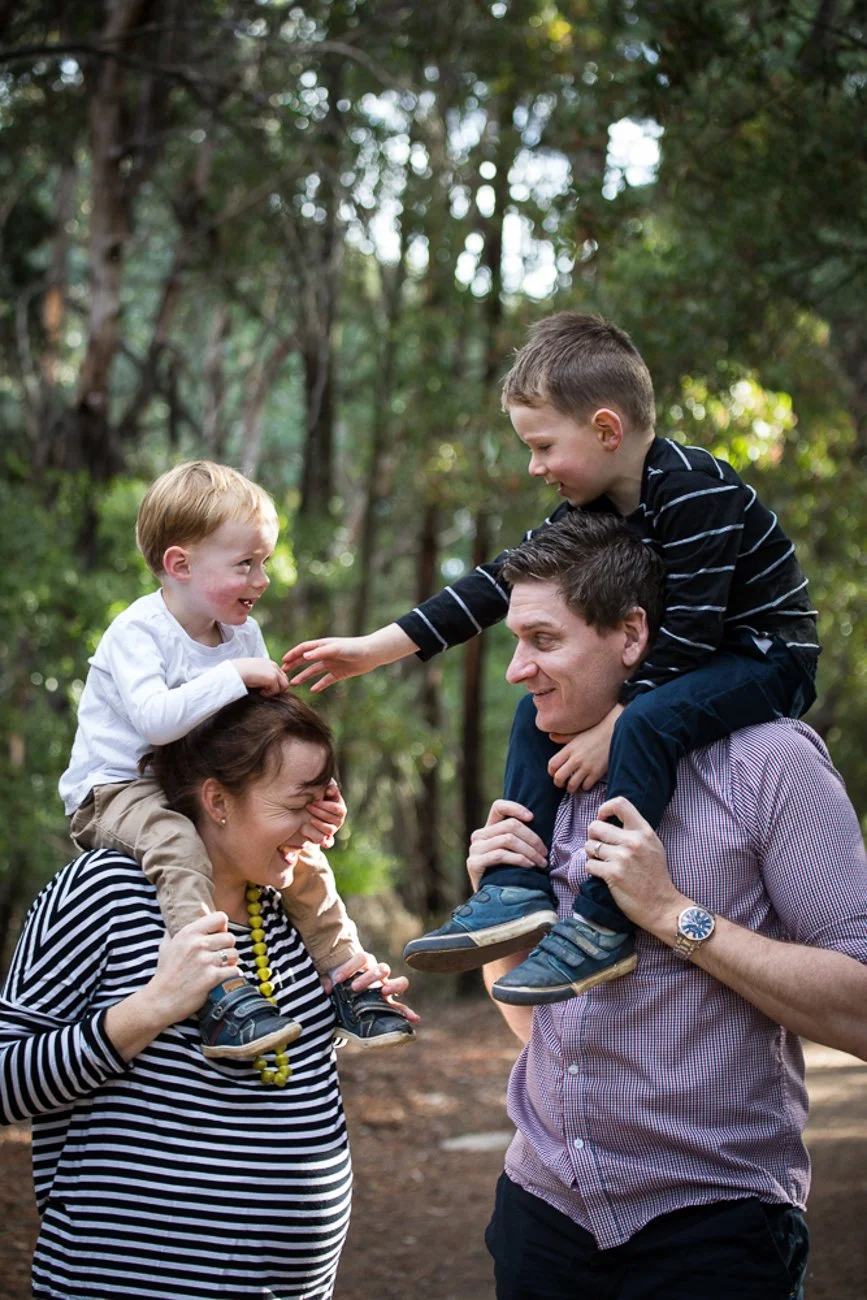 family-portraiture-father-mother-with-sons-on-shoulders.001.jpg