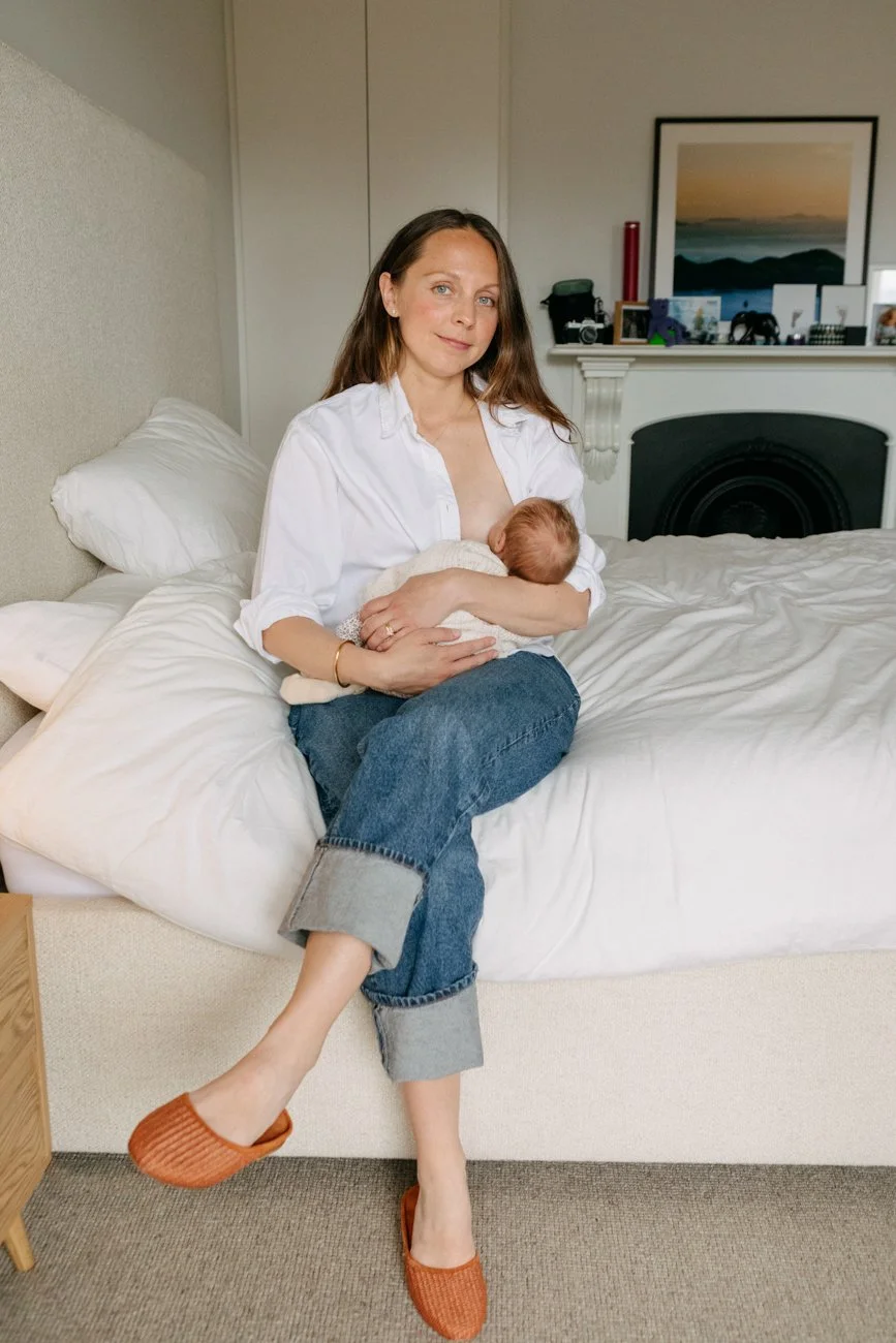 family-portraiture-mother-breast-feeding-baby-on-bed.001.jpg