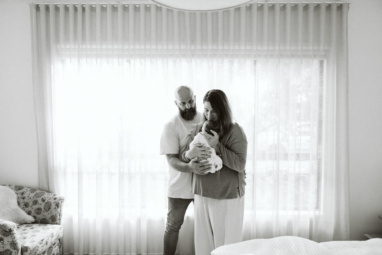family-portraiture-father-mother-newborn.008.jpg