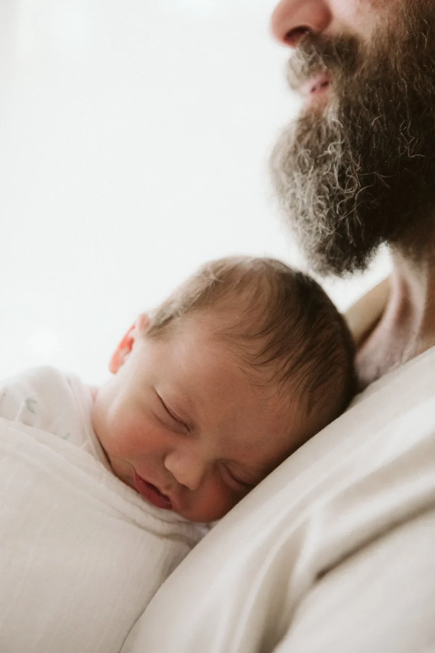 family-portraiture-father-sleeping-baby.001.jpg