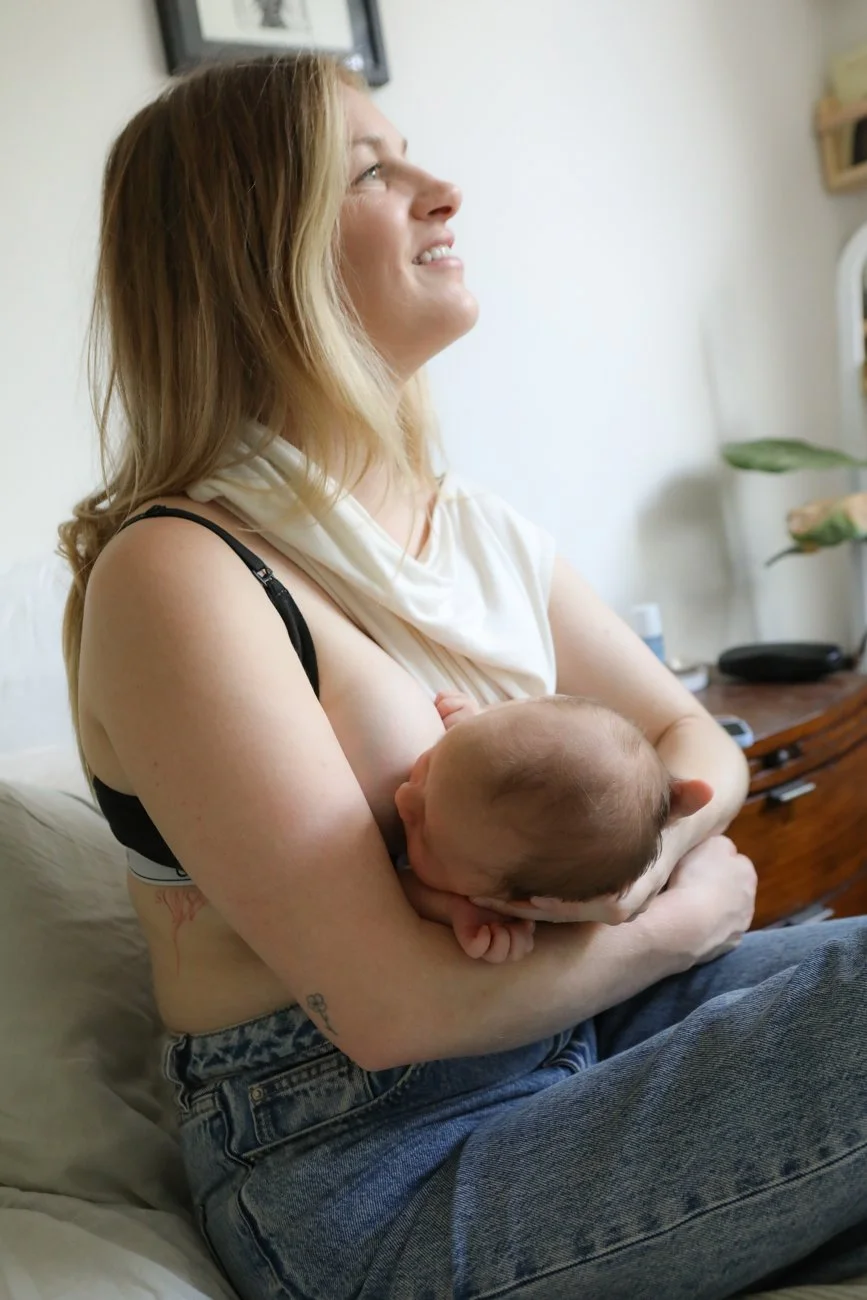 family-portraiture-mother-newborn-breast-feeding.005.jpg