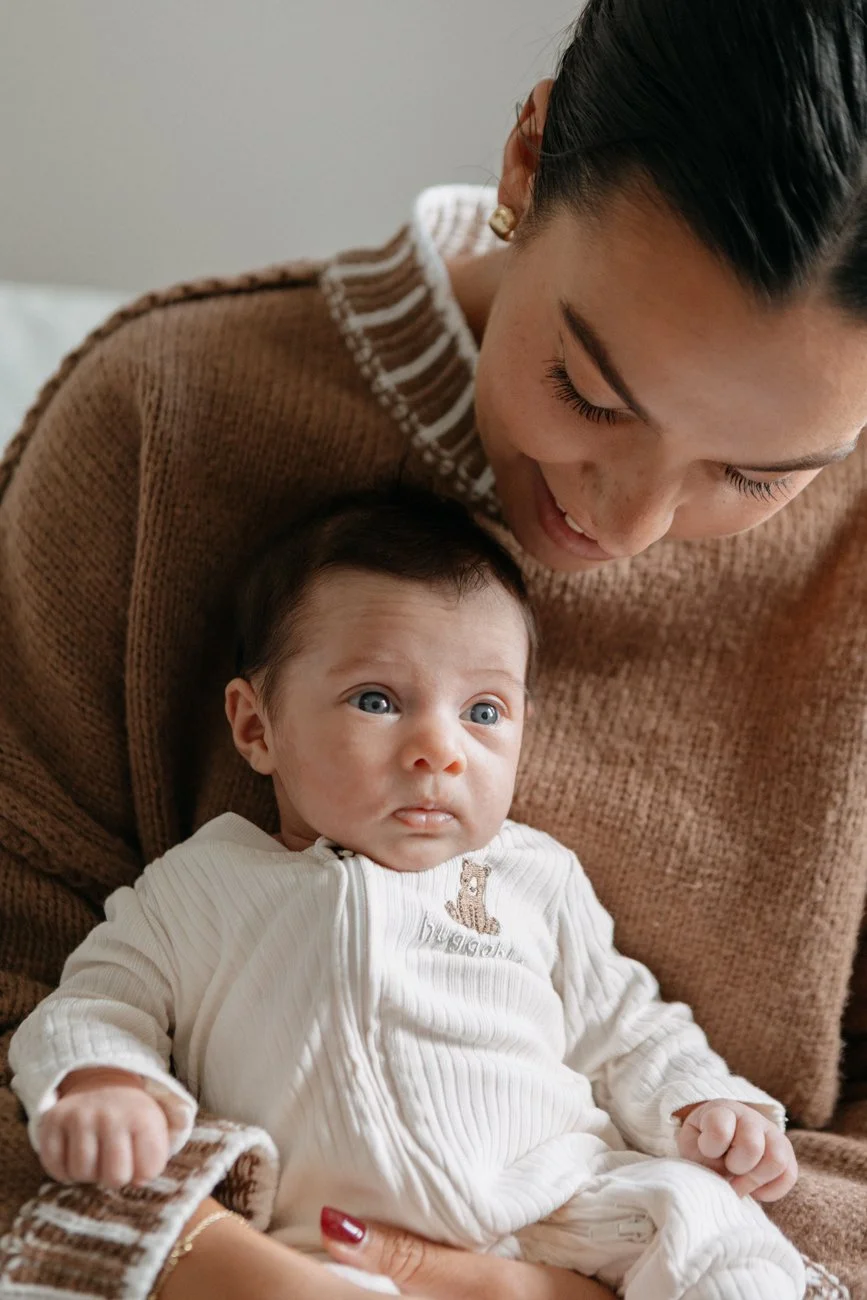 family-portraiture-baby-sitting-with-mother.001.jpg
