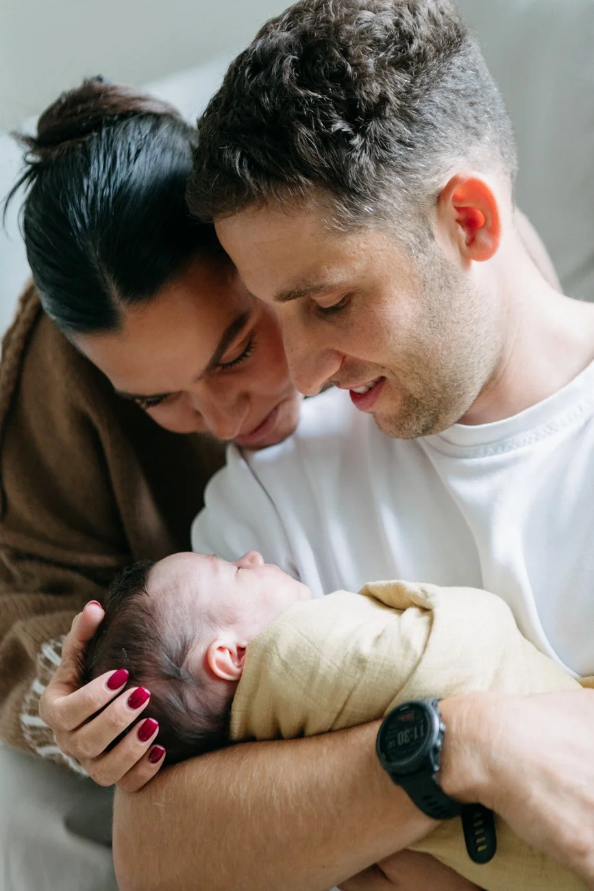 family-portraiture-father-holding-newborn.002.jpg