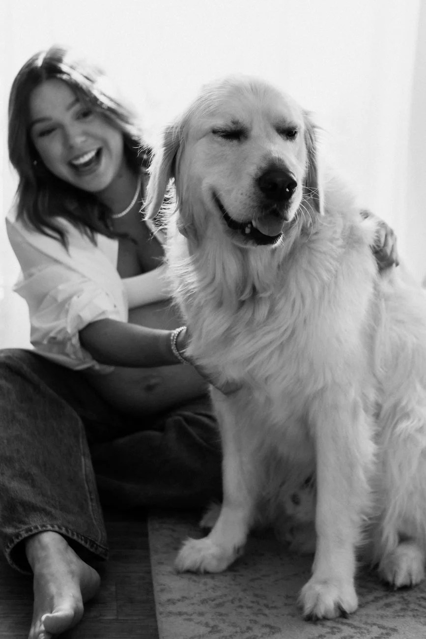 family-portraiture-pregnant-woman-with-dog.001.jpg