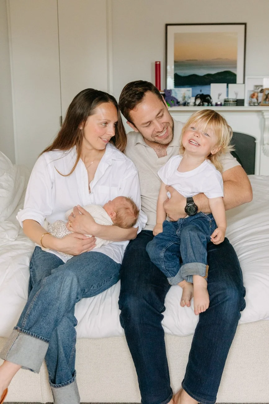 family-portraiture-family-on-bed.001.jpg