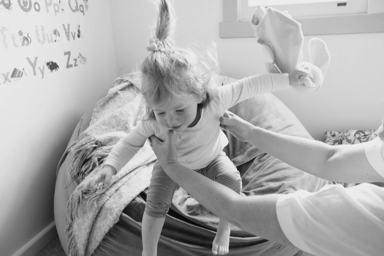 family-portraiture-child-jumping-to-mother.002.jpg