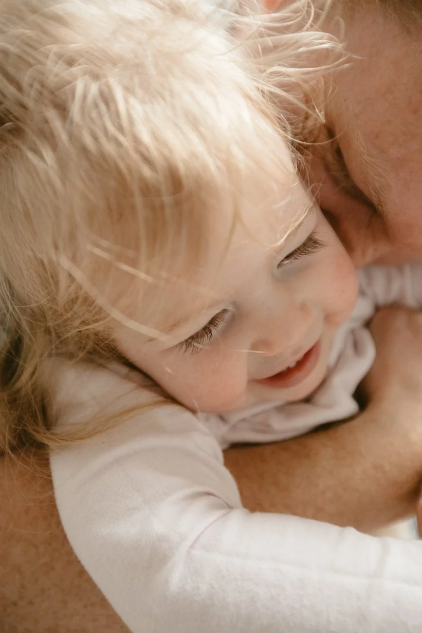 family-portraiture-father-cuddling-daughter.002.jpg