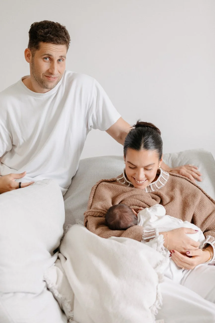 family-portraiture-mother-father-newborn-couch.004.jpg