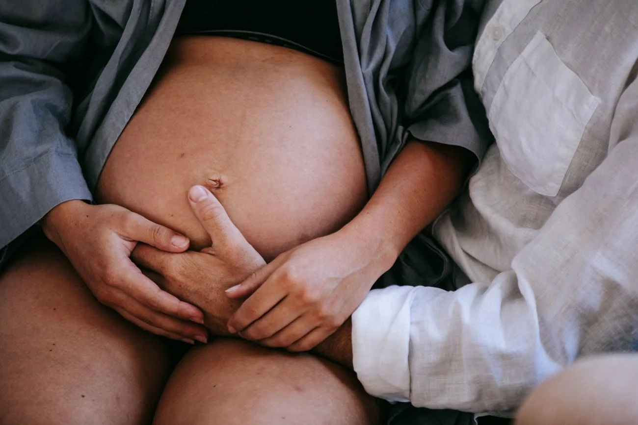 family-portraiture-couple-holding-belly.001.jpg