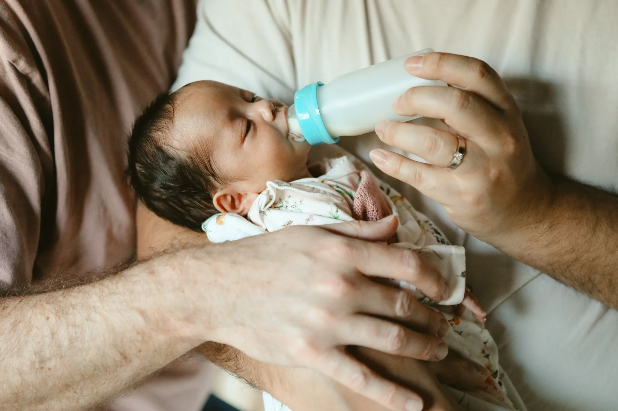 family-portraiture-dads-bottle- feeding-baby.jpg