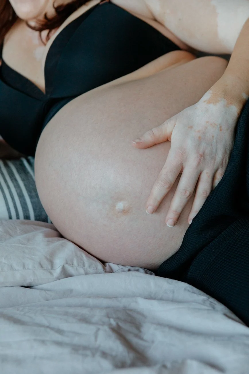 family-portraiture-pregnant-mother.001.jpg