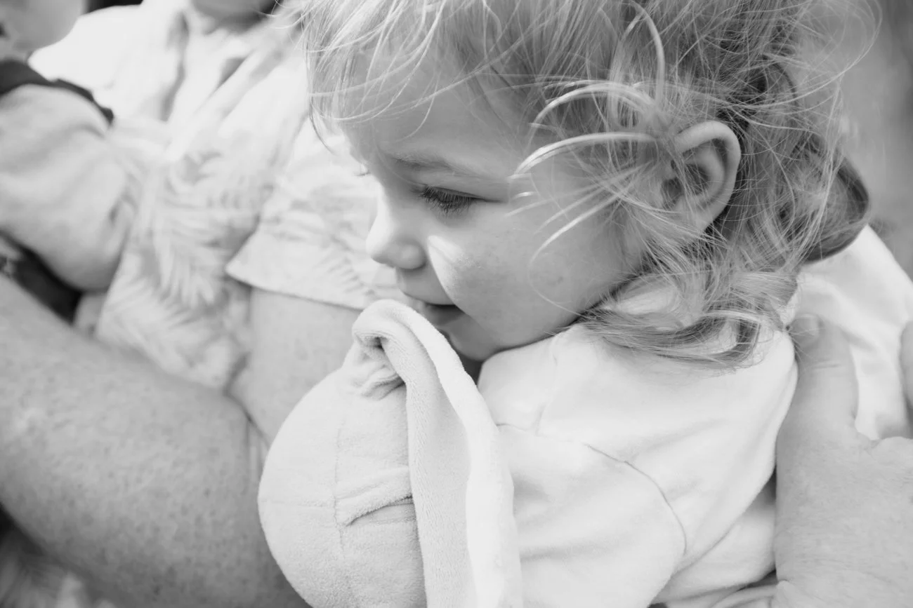 family-portraiture-mother-holding-daughter.003.jpg