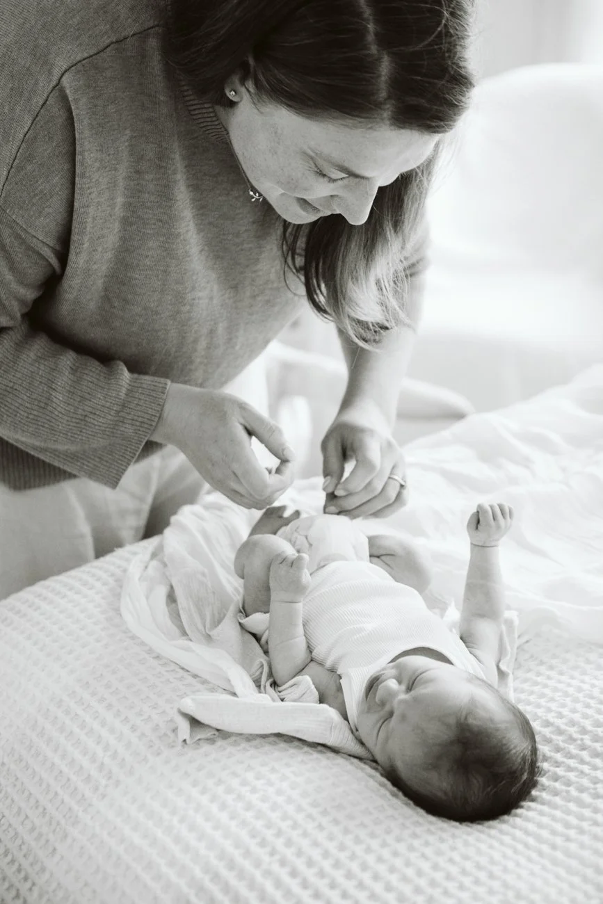 family-portraiture-newborn-nappy-change.006.jpg
