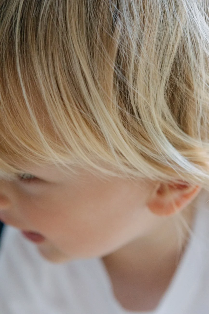family-portraiture-child-hair-detail.001.jpg