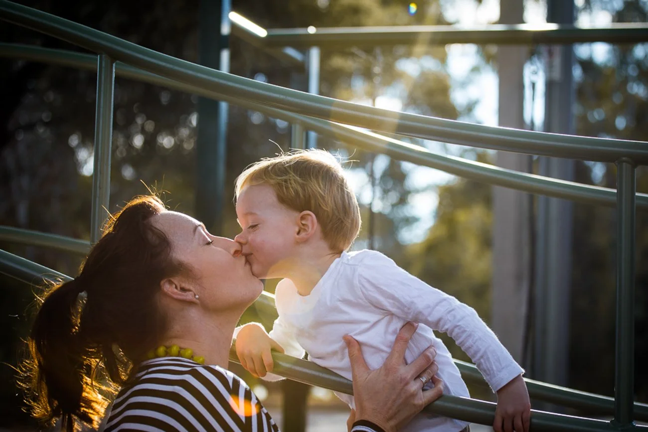 family-portraiture-mother-son-kissing.001.jpg