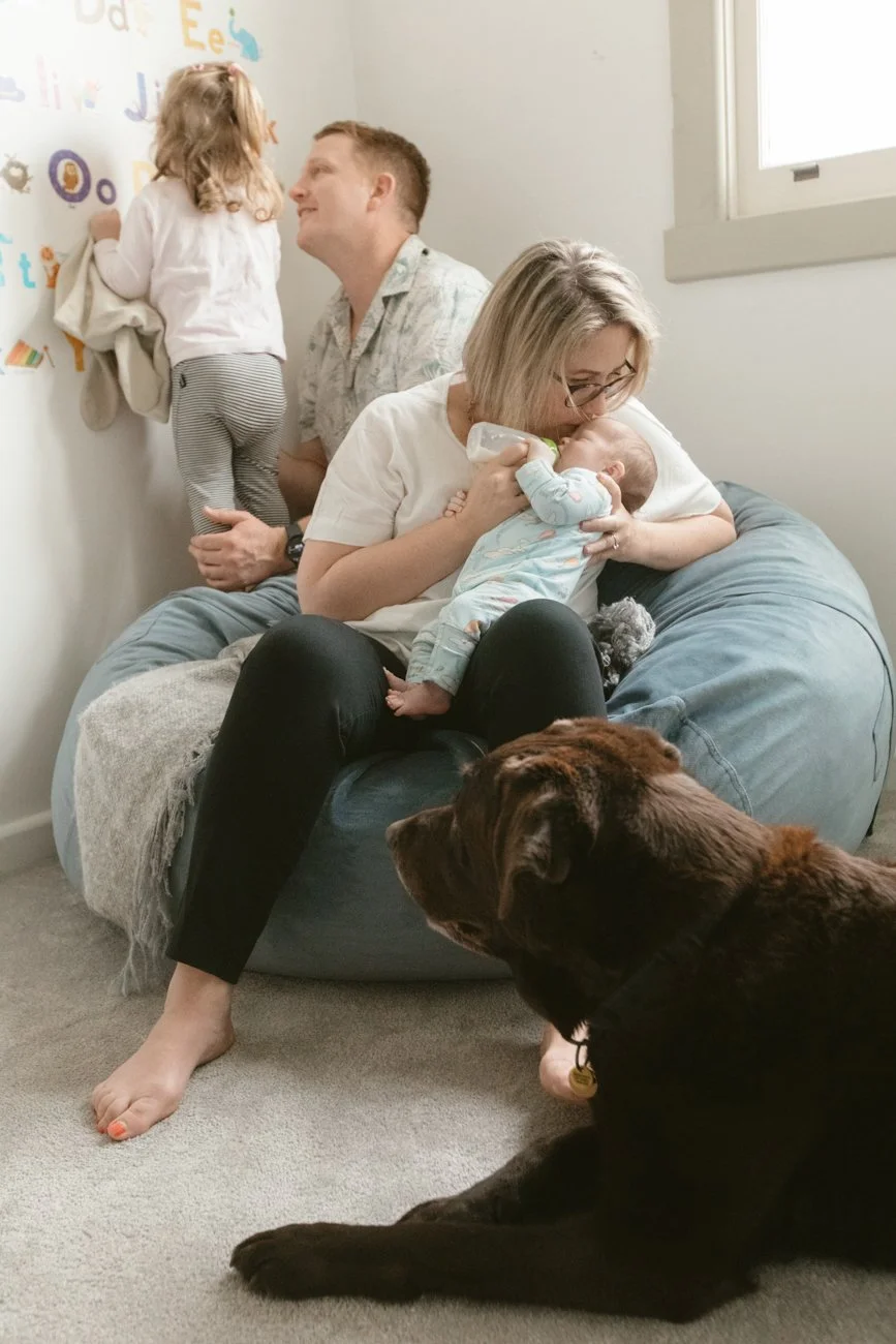 family-portraiture-family-in-childs-room.002.jpg
