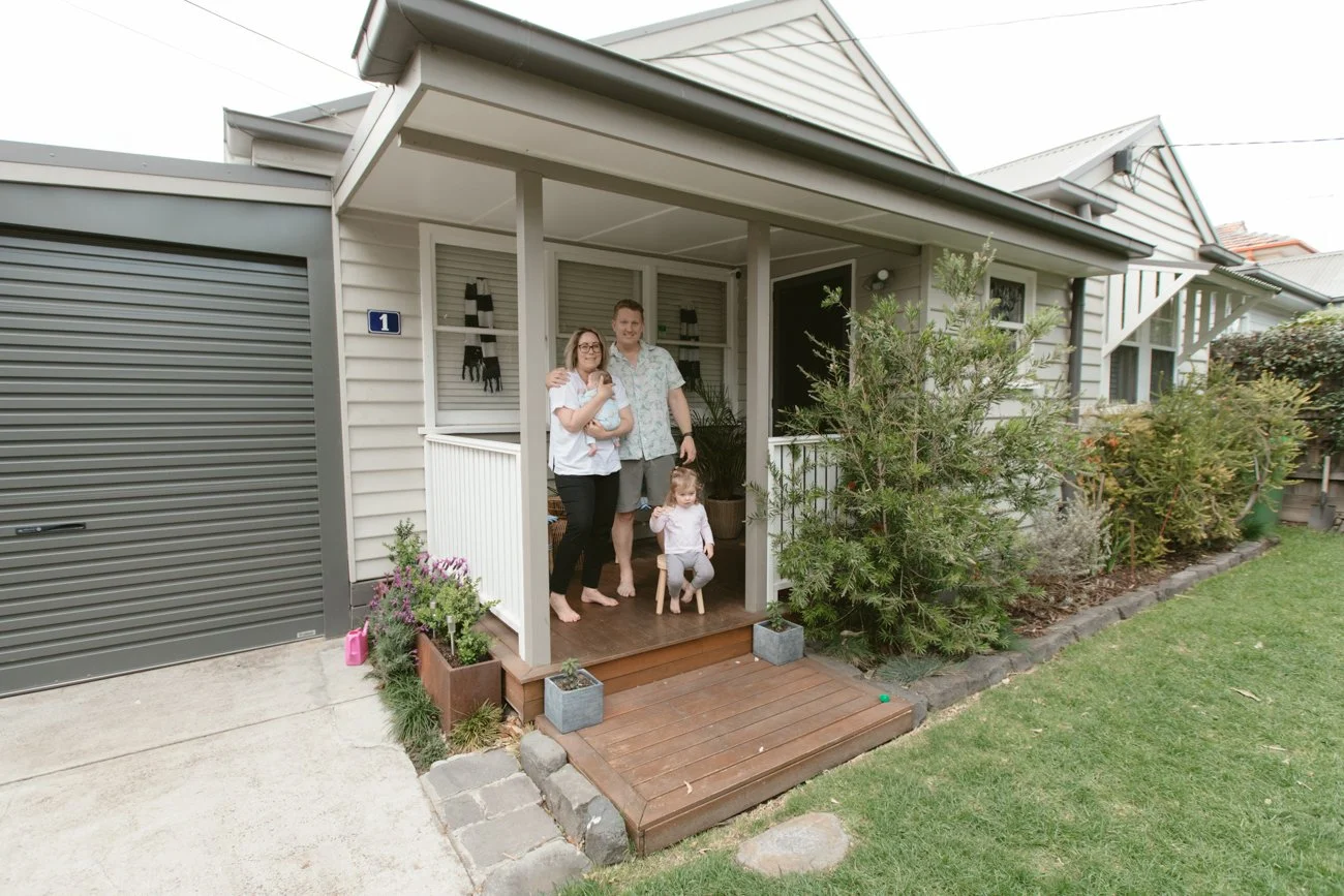 family-portraiture-family-on-porch.001.jpg