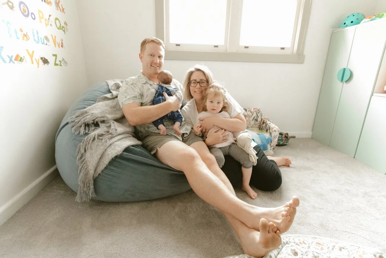 family-portraiture-family-in-childs-room.001.jpg