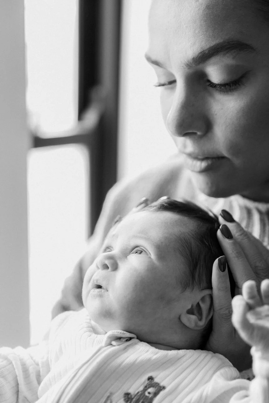 family-portraiture-family-in-window-light.002.jpg