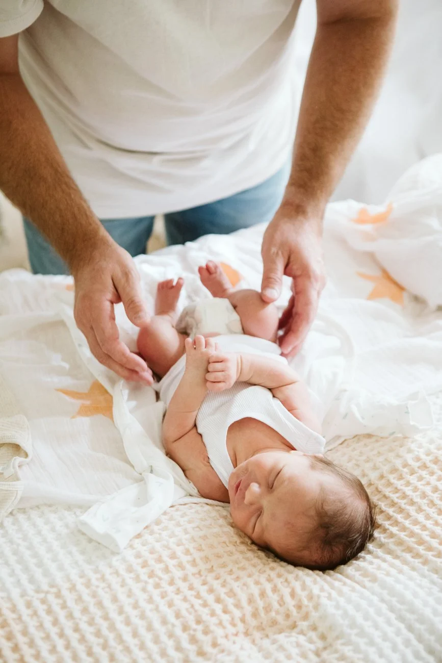 family-portraiture-newborn-nappy-change.004.jpg