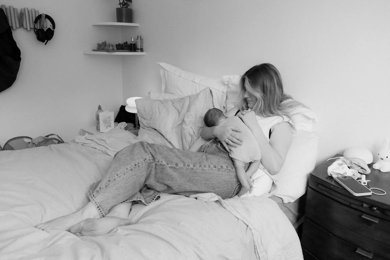 family-portraiture-mother-newborn-breast-feeding.003.jpg