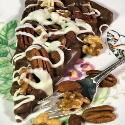 slice-chocolate-pizza-with-nuts-zz-mk-lr-400x400.jpg