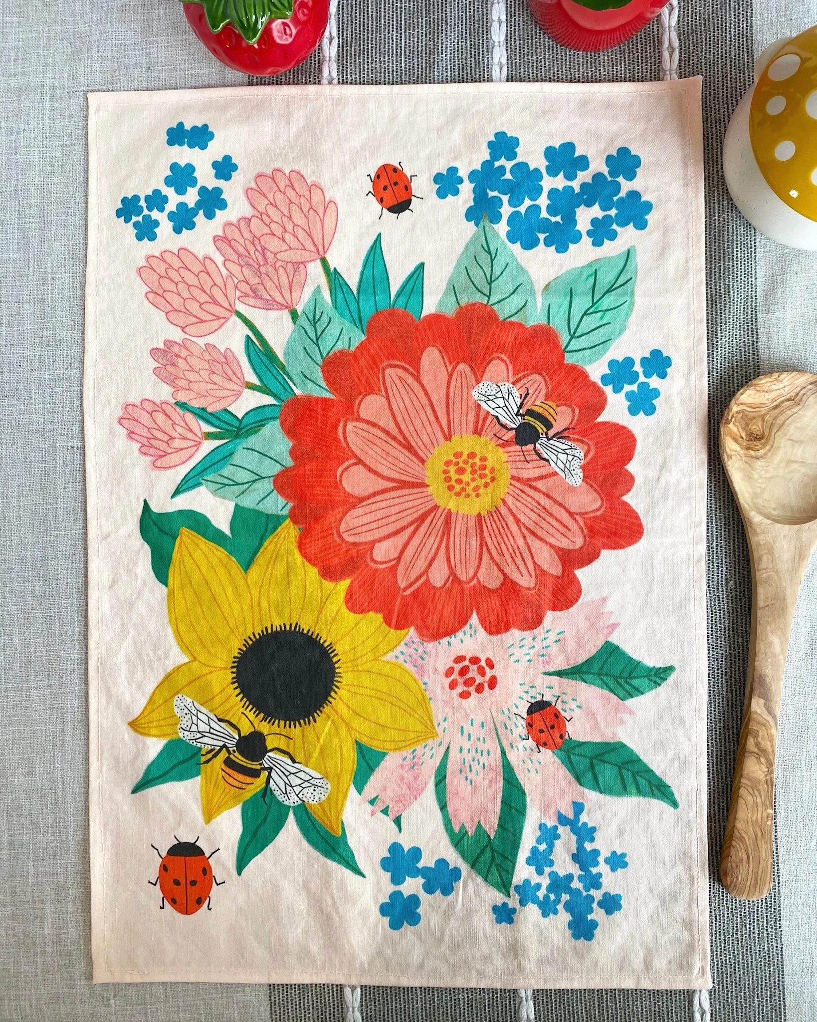 tea-towel-prnt-bee-garden-danica-brands.jpg