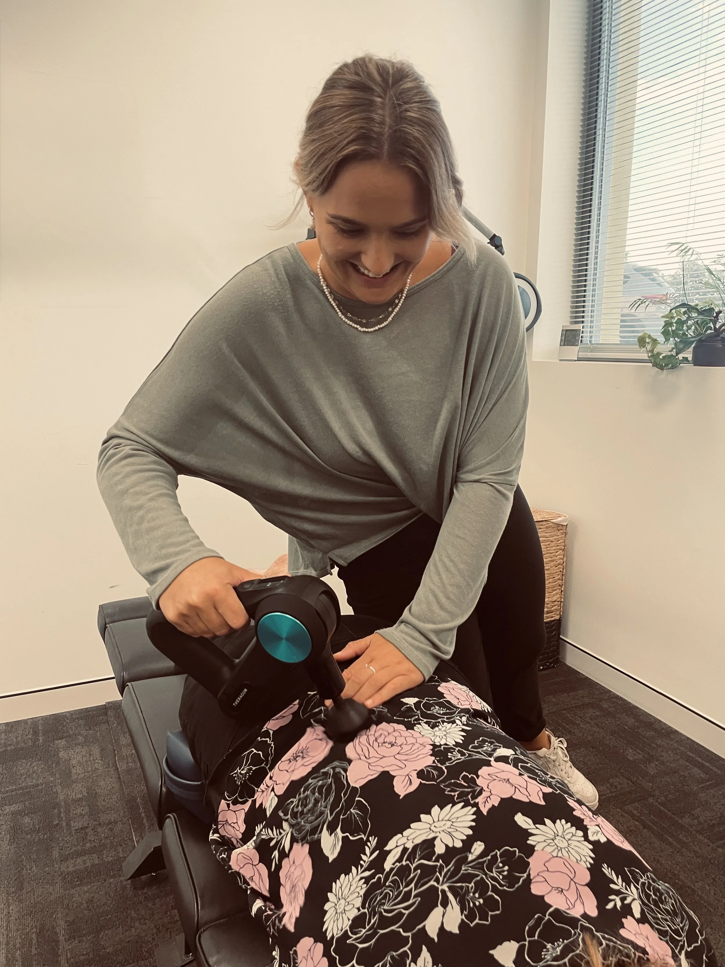 Massage, Soft tissue therapy, The Chiro Clinic, Paediatric, Pregnancy, Sports Chiropractor, Experienced female Chiropractor