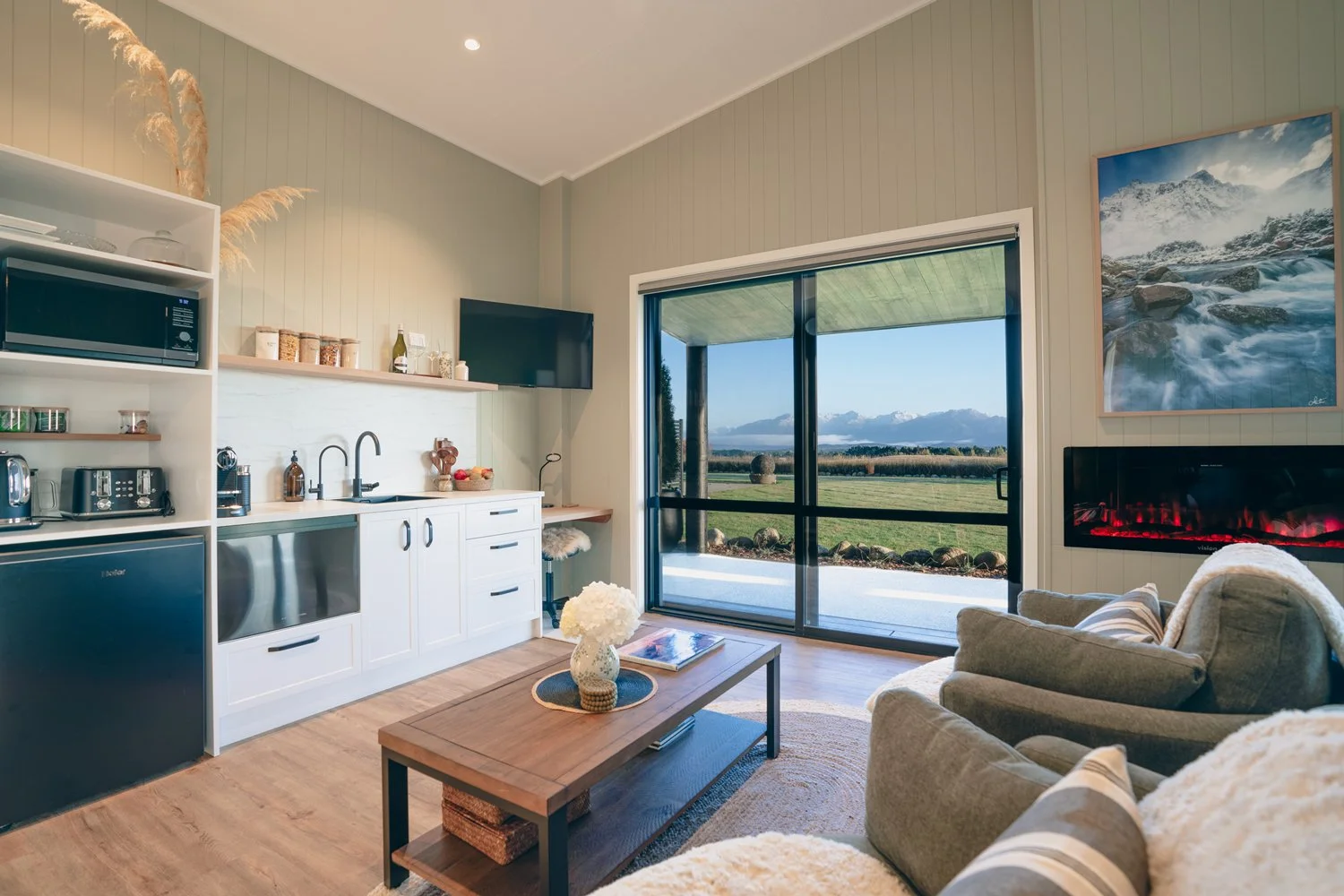Kitchen-lounge-outside-view.jpg