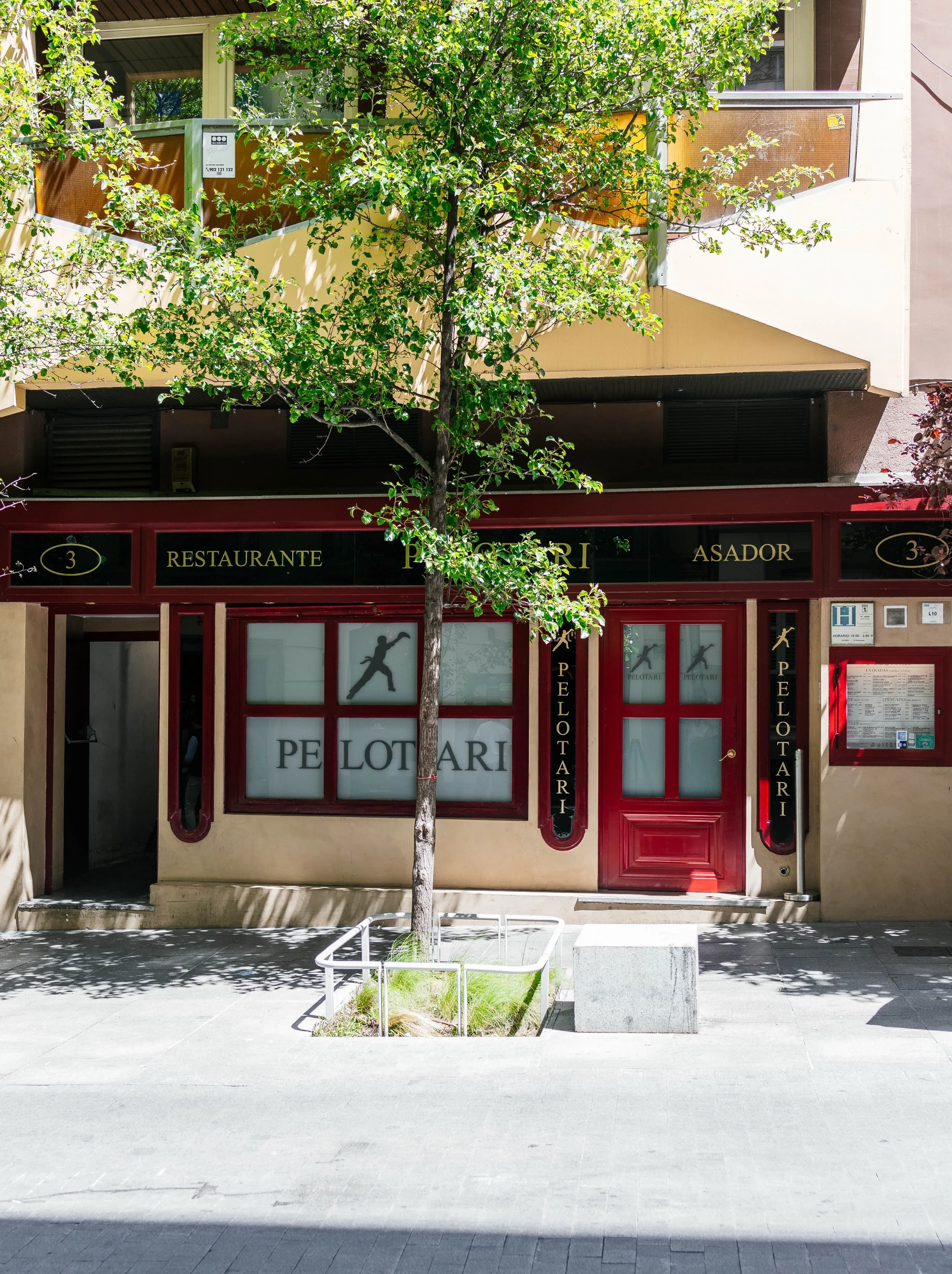 Aqu&iacute;, en Recoletos 3, desde hace 35 a&ntilde;os.

📞915782497
📍Calle Recoletos 3

#asador #pelotari #restaurantesmadrid #cocinanavarra #recoletos
