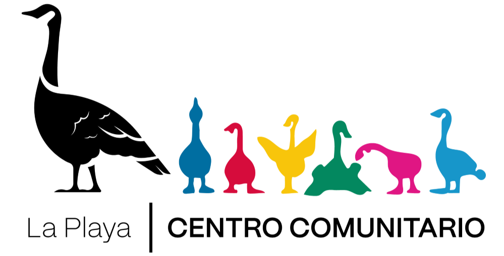 Logotipo de La Playa Centro Comunitario con un ganso negro seguido de pequeños gansos de colores.