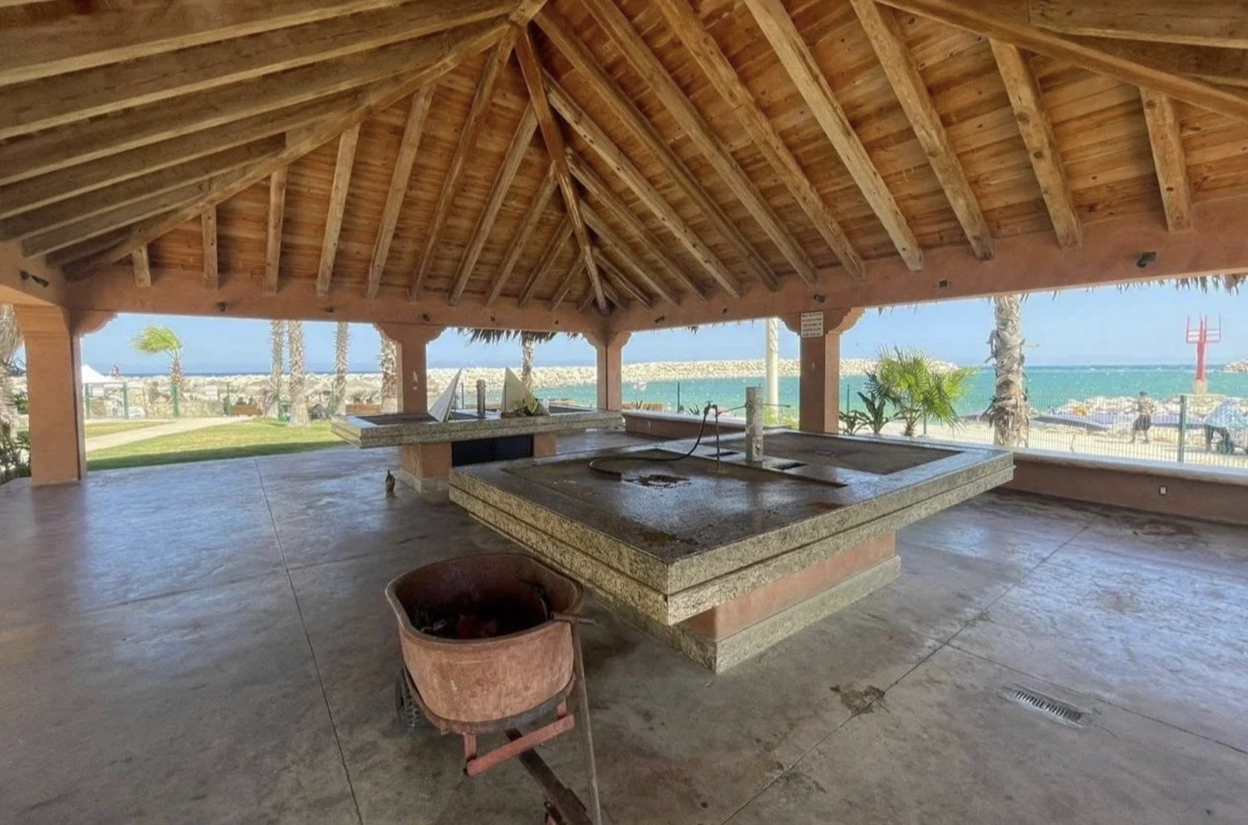 Vista de las palapas para pescadores.