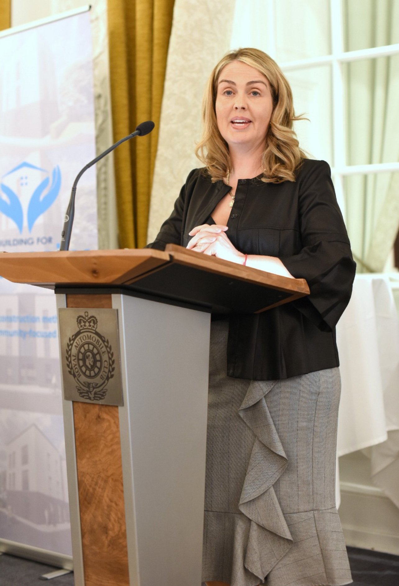 Louize Clark addressing International leaders on smart cities and digital twins