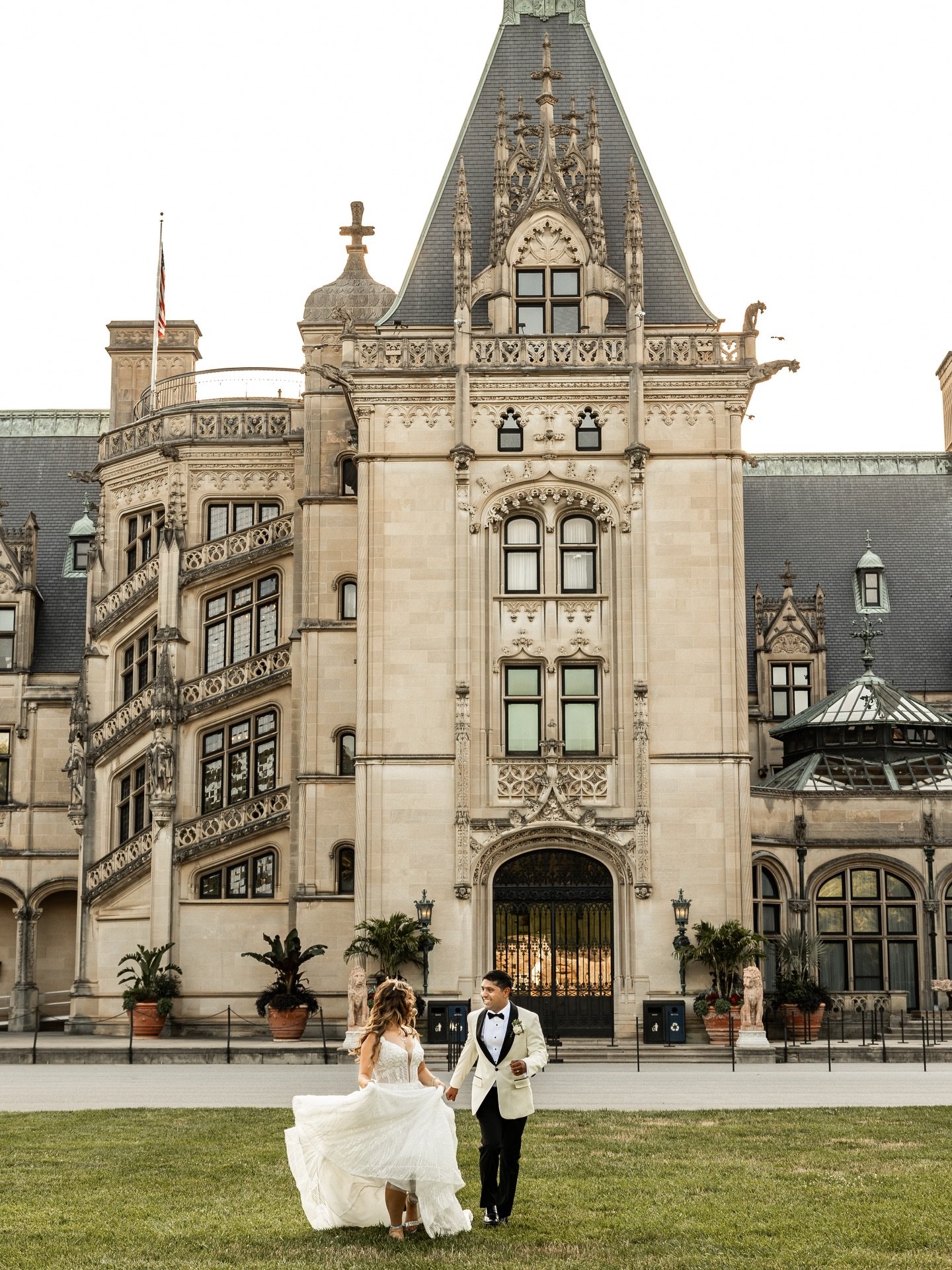 Your perfect day is waiting 🕊️🥰 Let us help!!

📸 @madalinapphotography 

#biltmorewedding #westernnorthcarolina #northcarolinaweddingplanner #biltmoreweddings #biltmoreestate