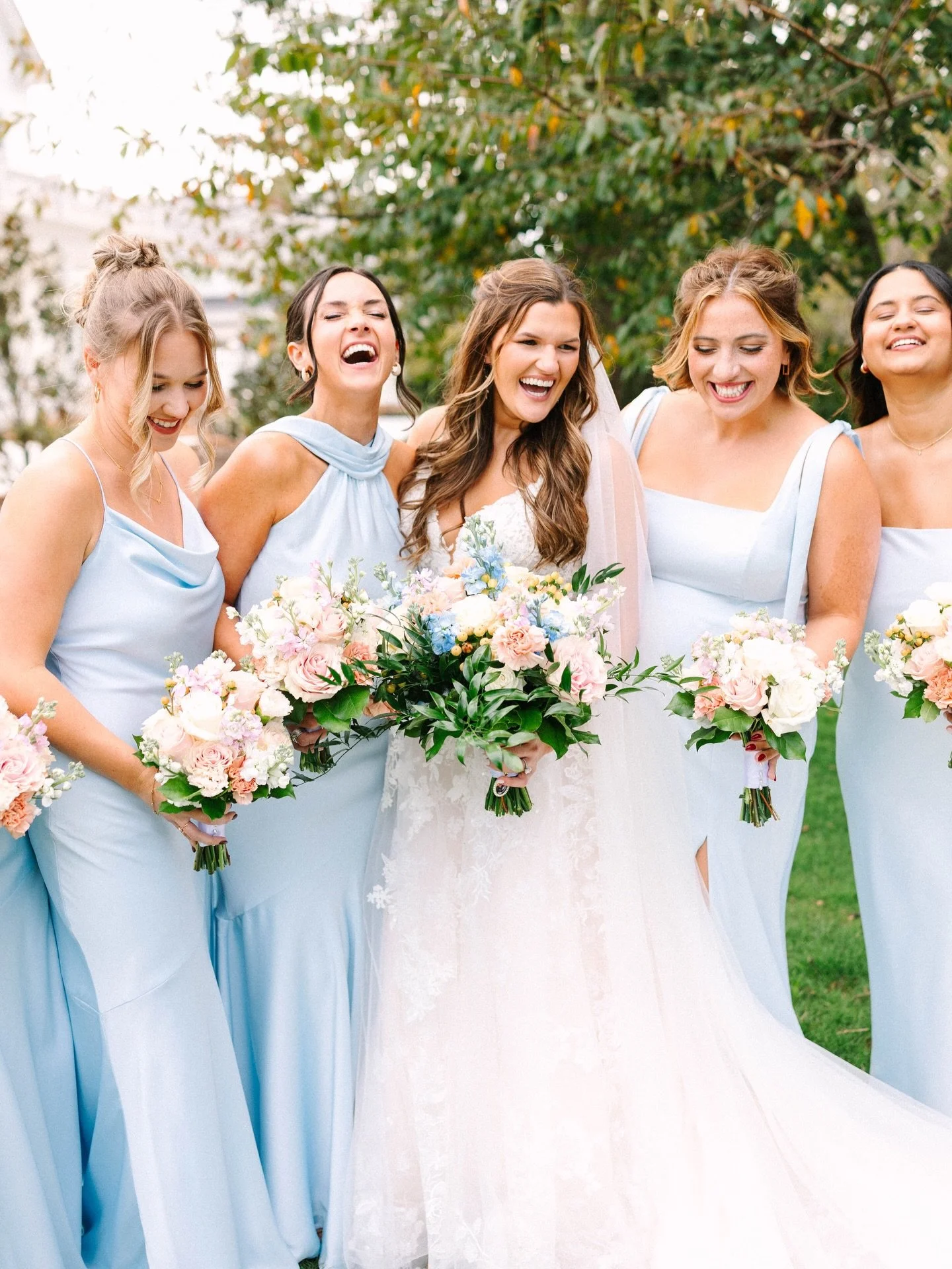 Spring is so so close and we can&rsquo;t wait!!🌷🤩🫶🏻 

📸 @mintforeverphotography 
💐 @m2designllc 

#weddingplanning #upstatesc #southcarolinaweddings #weddingplanner #springweddings