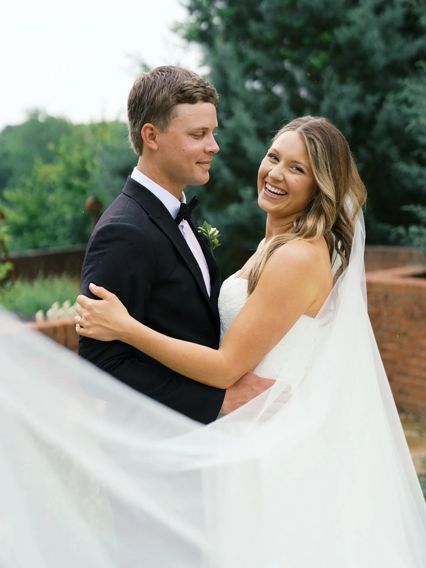Margaret + Drew | April 25th 2026🕊️💛☔️

We celebrated a special couple this past weekend &amp; it was so full of love. The more the rain came, the more the celebration continued🤍

Photography: @annabrighteyed 
Venue: @scbotgarden 
Flowers: @backya