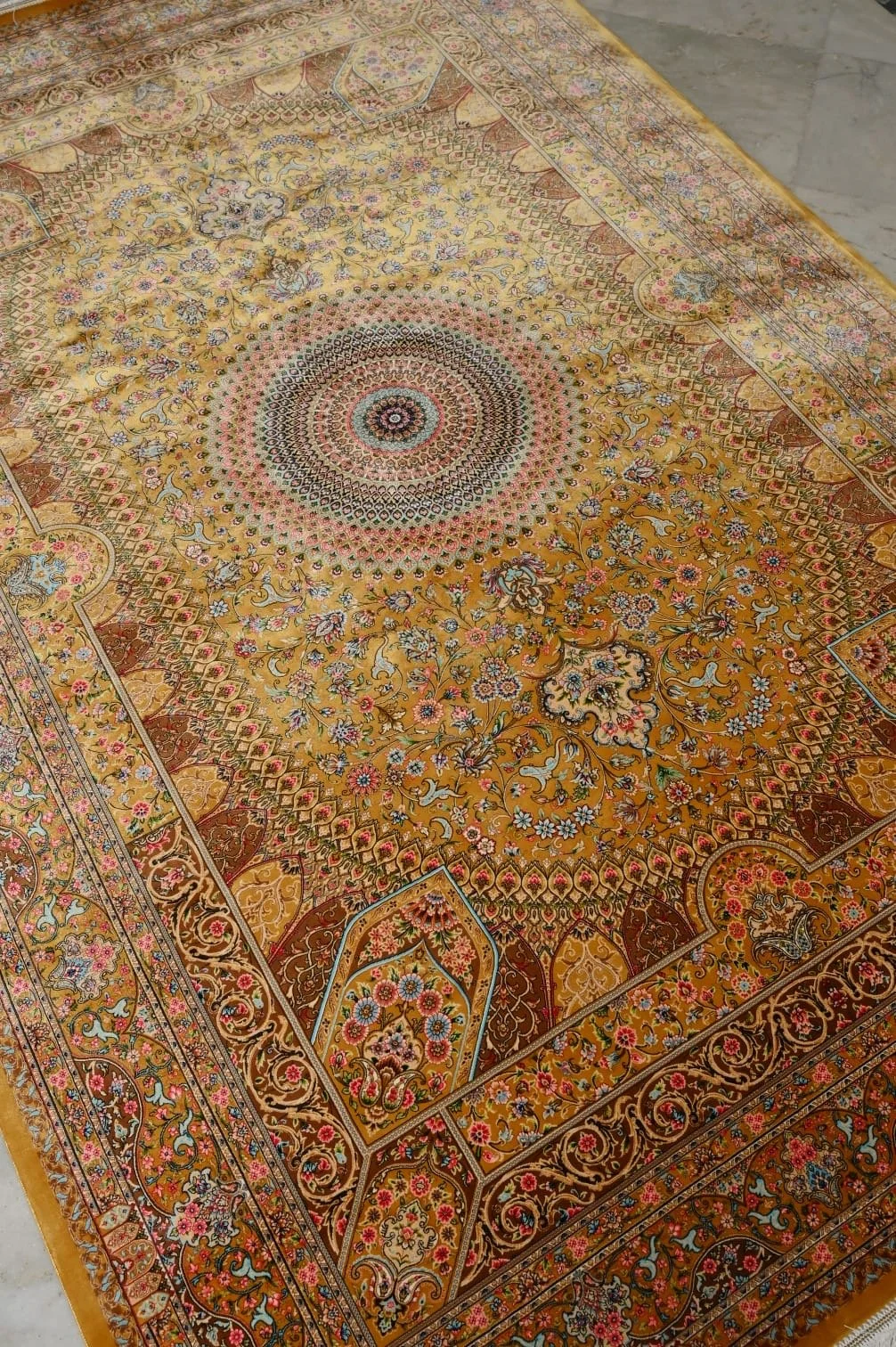 Exquisite Silk Rugs 6 x 9 Collection 1